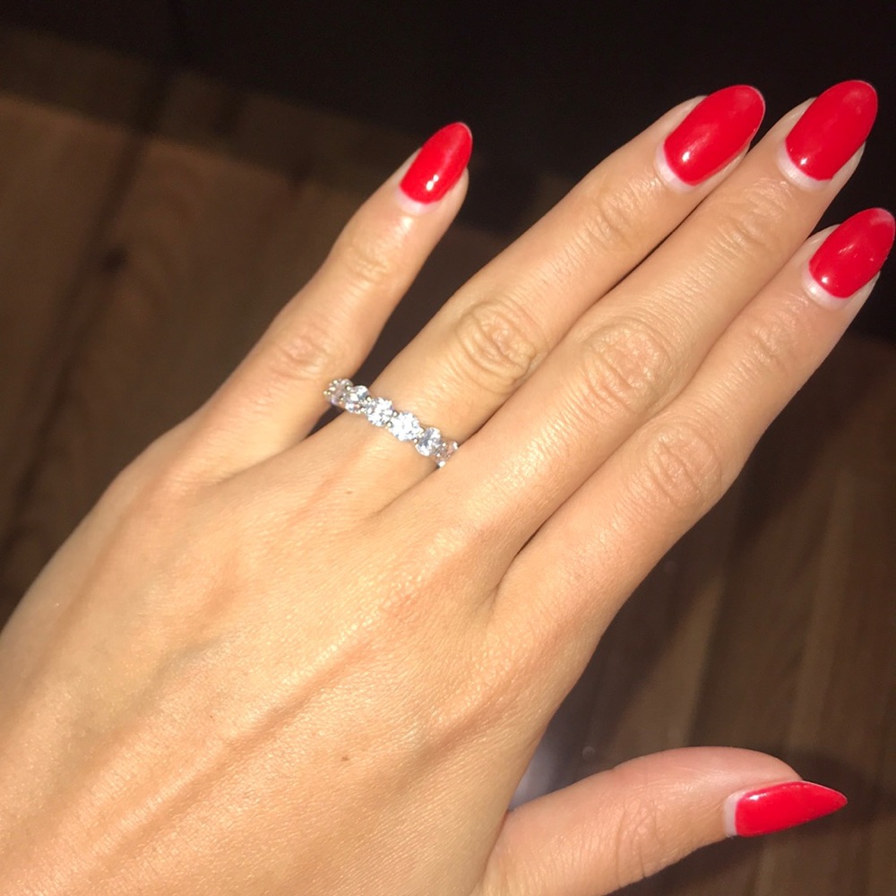 Eternity ring, round stones